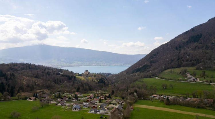 Maison 126m² à  Bluffy avec vue lac 126m² - 845000€ 