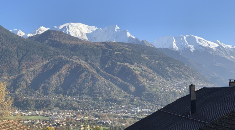 Sur le coteau de Passy, à deux pas du bourg : un chalet d’exception avec une vue imprenable sur le Mont-Blanc 122m² - 738000€ - 1