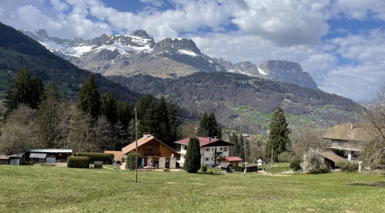 Vivez la montagne autrement : chalet au cœur d’un cadre bucolique proche Combloux 107m² - 625000€ - 2